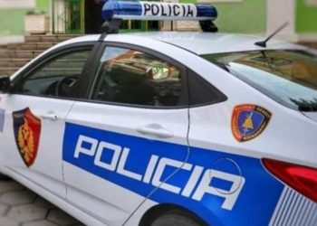 Plagosja tek mbikalimi i Rinasit, policia sekuestron makinën që u larguan autorët. Po verifikohet..