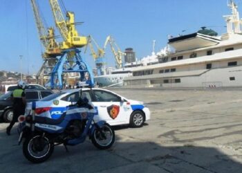 Vodhën motorin e importuar nga Zvicra, pranga dy punonjësve të sigurisë në Portin e Durrësit