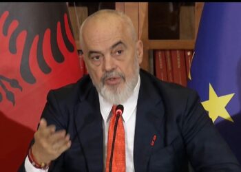“Po s’u zbatuan rregullat për fasadat, konfiskim total”, Rama-ndërtuesve: I përdorni njerëzit si Hamasi, i fusni pa bërë as ashensorë