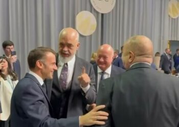 VIDEO/ Mediat ruse i bëjnë jehonë batutave të Ramës me Macron për deklaratat e Trump