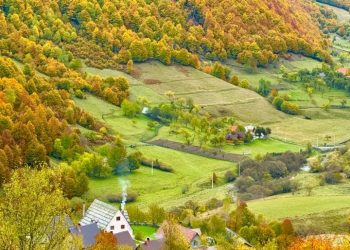 Rama publikon fotot nga Kelmendi: Aty ku vjeshta zbukuron me ngjyrat e saj magjike