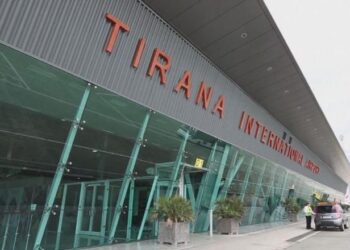 Goditen në aeroportin e Rinasit 6 raste paligjshmërie/ Sekuestrohen mbi 22 mijë euro dhe dokumente false