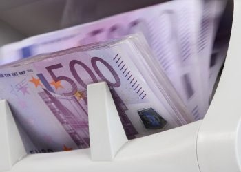 Rishikim i buxhetit, më shumë para se planifikimi/ Performojnë mirë Tatimet dhe Doganat, fonde ministrive të reja