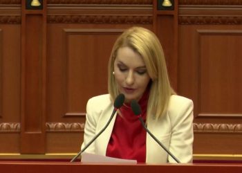 Romina Kuko: Cili ligj ju mbron që i shërbeni 15-vjeçarëve alkool dhe cigare? I them Policisë…