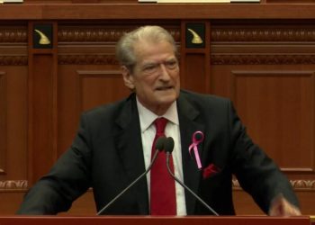 Berisha merr zemër prapa krahëve të Dumanit: I shpifur, avokat i vjedhjeve të Ramës
