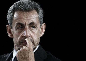 S’ka qetësi në burg për Nicolas Sarkozy/ Ish-presidenti kërcënohet nga të burgosurit e tjerë, videoja bëhet virale