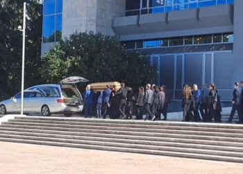 U vra në sallën e gjyqit, politika dhe drejtësia homazhe për gjyqtarin Astrit Kalaja! Do të prehet në Shkodër