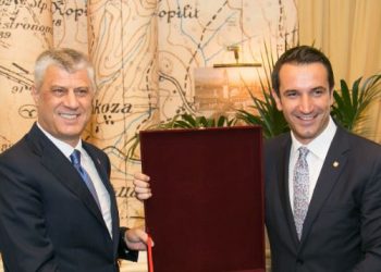 Në prag të protestës, Veliaj publikon foton me Thaçin: Një padrejtësi diku, kthehet në padrejtësi kudo!