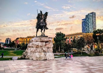 Travel and Tours: Tirana, destinacioni që bashkon trashëgiminë dhe modernitetin