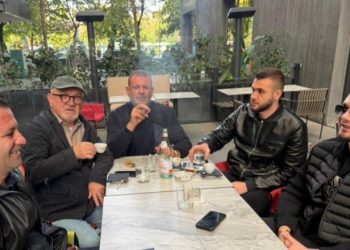 ‘U arratis pas urdhërarrestit nga SPAK’, Doshi-Berishës: O mashtrues, jam në Tiranë!… Kreu i PD fshin postimin