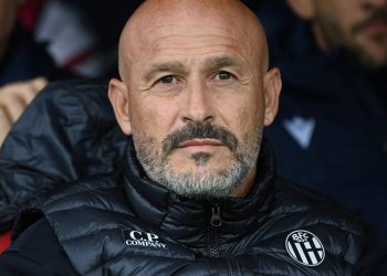 Panik te Bologna, trajneri i klubit italian shtrohet në spital/ Ja si paraqitet gjendja e tij