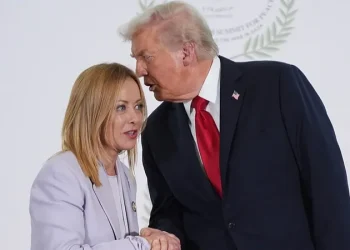 Trump harron “miqësinë”, i bën presion Melonit që të blejë armë amerikane për Ukrainën