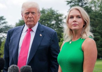 “Vendtakimin me Putinin e caktoi mamaja jote”, përgjigja e zëdhënëses së Trump ngjall kritika