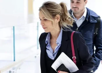 “Brigitte Macron është burrë”, vajza e saj në gjykatë: Lajmet e rreme i kanë përkeqësuar shëndetin!