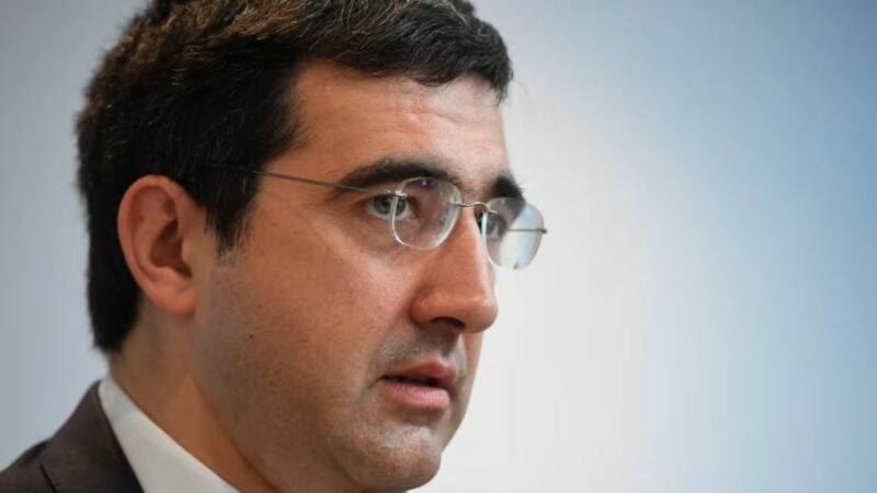 Vdekja e papritur e mjeshtrit 29-vjeçar të shahut, Federata Botërore merr nën hetim ish-kampionin. Ja akuza