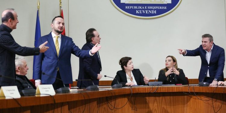 “Zgjedhorja”, palët bien dakord për variantin final. Lapaj dhe Qori, anëtarë pa të drejtë vote