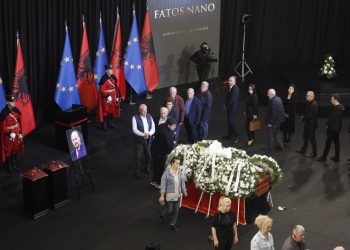 Lamtumira për Nanon në Sharrë, reagon Ngjela: Turp kombëtar, duhet të prehet në varrezat e personaliteteve të kombit