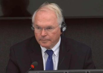 Dëshmia e Christopher Hill: UÇK-ja nuk ishte strukturë me organizim hierarkik, nuk drejtohej nga Thaçi