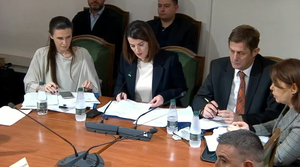 Tre vrasjet në një ditë  Koçiu  Histori tragjike  por nuk implikohet puna e policisë