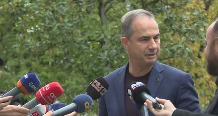 Deputetët e PD asnjë fjalë për zgjedhjet  kyçin gojën dhe për vendimet e Grupit