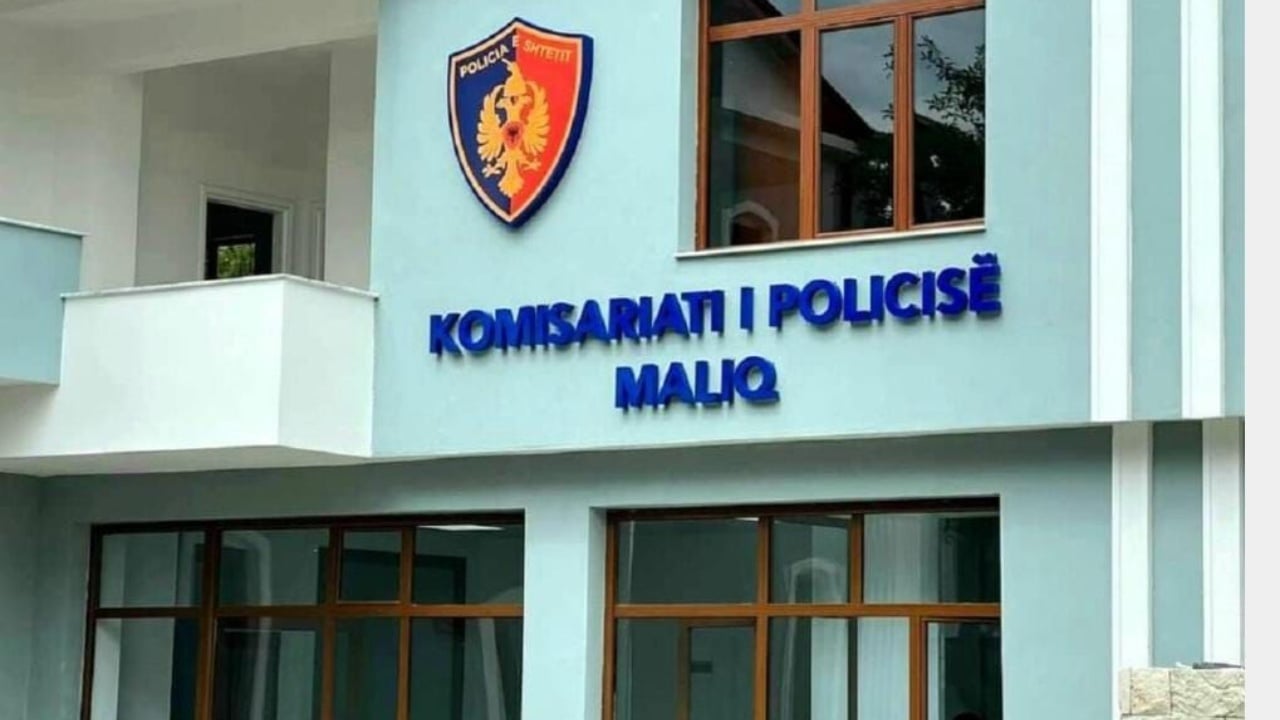 E rëndë në Maliq  Tentoi të hynte në një banesë  gjendet i varur në kangjellat e murit