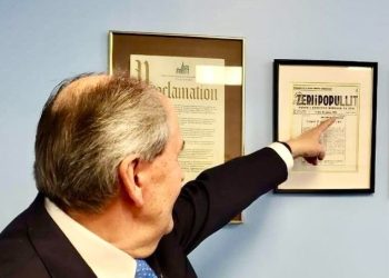 Elez Biberajt, në datën e lindjes: Unë në “Zëri i Popullit” dhe “biri i diversantit” në “Zërin e Amerikës”