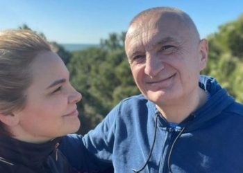 “I kërkoi djalit të marrë rrobat”, Kryemadhi kujton momentin kur Meta iku nga shtëpia: Më akuzoi se i kisha kërcënuar gruan ose vjehrrin Tedi Blushit