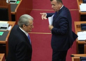 Mblidhet sot Komisioni i Etikës: PS kërkon përjashtimin e Berishës, PD të Ballës