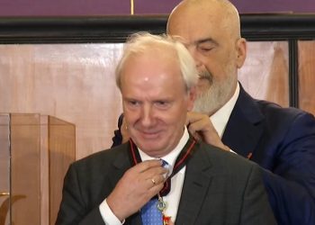 Hasenauer nderohet me “Ylli i Mirënjohjes”. Rama: Nuk do ikësh nga kjo botë si austriak, por…