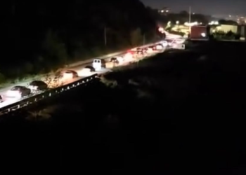 Aksident i rëndë në autostradën Tiranë-Elbasan, përplasen 8 makina në dalje të tunelit. Tre prej tyre përfundojnë mbi njëra-tjetrën