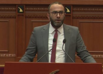 “Presidenti ka futur në ngërç Kushtetuesen”, Bardhi: Është marrë peng betimi i Asim Vokshit