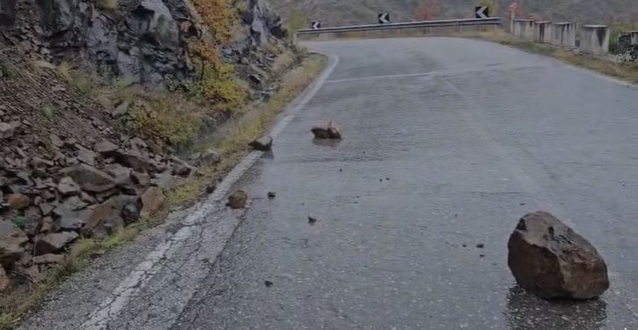 Moti i keq në Kukës  akset nacionale të qarkullueshme por me rrezik rënie gurësh