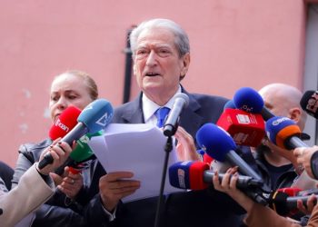 Berisha publikon dokumentin: Policia greke vërteton ekspulsin e “Irenës me 5 mbiemra”