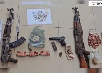 Armë, municione, drogë dhe para, tre të arrestuar në Gjirokastër, dy në kërkim