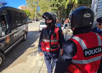 Vrau djalin e xhaxhait në Vlorë, Bertil Alliaj paraqitet në gjykatë nën masa të rrepta sigurie