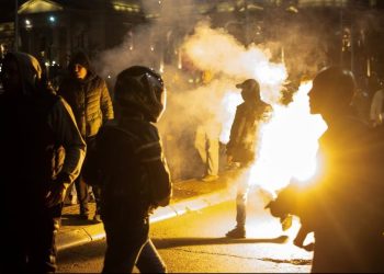 Nga Sarajeva në Ukrainë e deri në Serbi: Kush kërcënoi me masakër në protestën në Beograd?