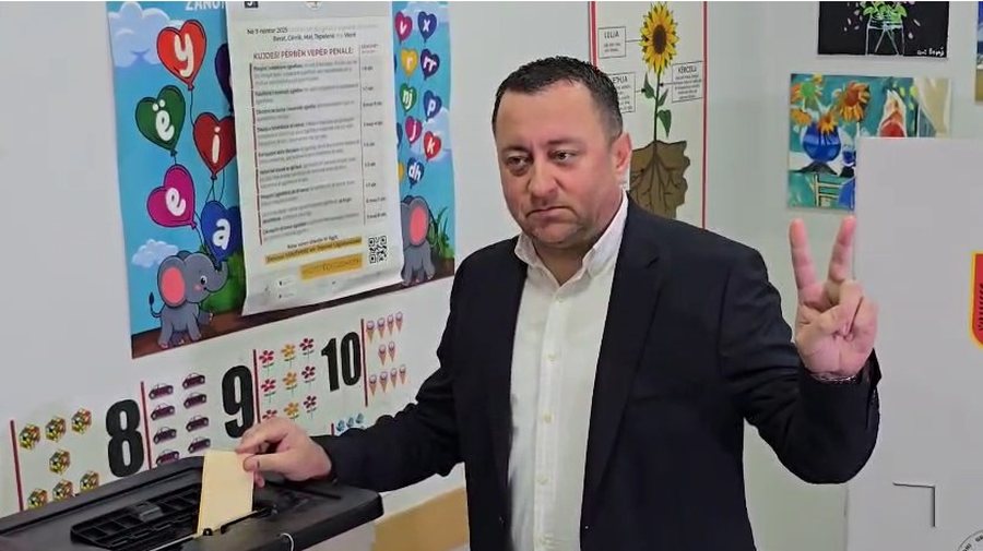 Kandidati i pavarur në Vlorë  Patronazhistët duan të nxjerrin me dhunë administratën  politika sot merr leksion