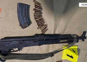 Kanosi me kallashnikov bashkëfshatarin, arrestohet një javë më pas 42-vjeçari në Tepelenë