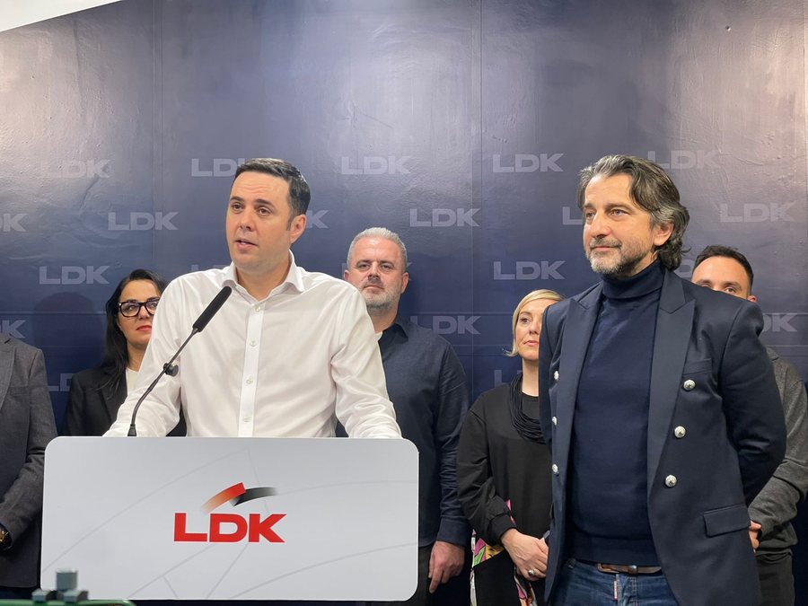 Abdixhiku shpall fitoren në 5 komuna  LDK nuk i ndan qytetarët e Kosovës me flamuj partish