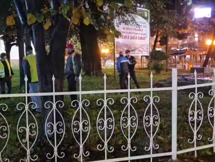 Policia ndërhyn në Shkodër  hiqet tabela e Myftinisë përballë pallatit që po ngrihet në qendër