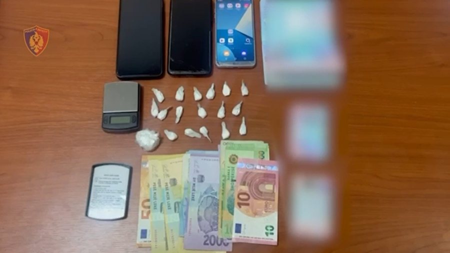 Arrestohen dy persona nga Elbasani në Himarë  shpërndanin kokainë