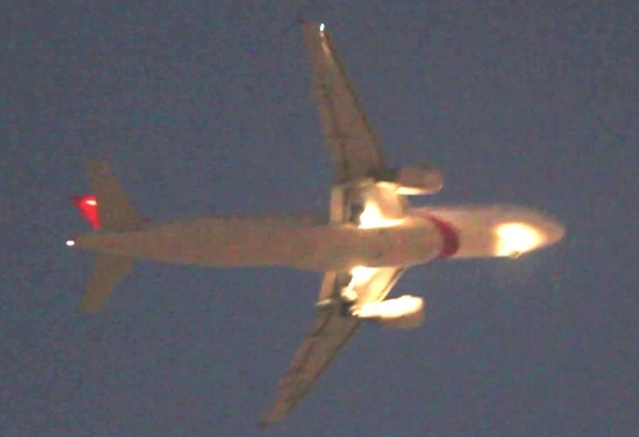 Avioni vetëm 12 metra mbi det  shmanget tragjedia ajrore në Itali