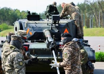 Komisioni Evropian shqyrton mënyrat për lëvizjen e pajisjeve ushtarake në rast lufte