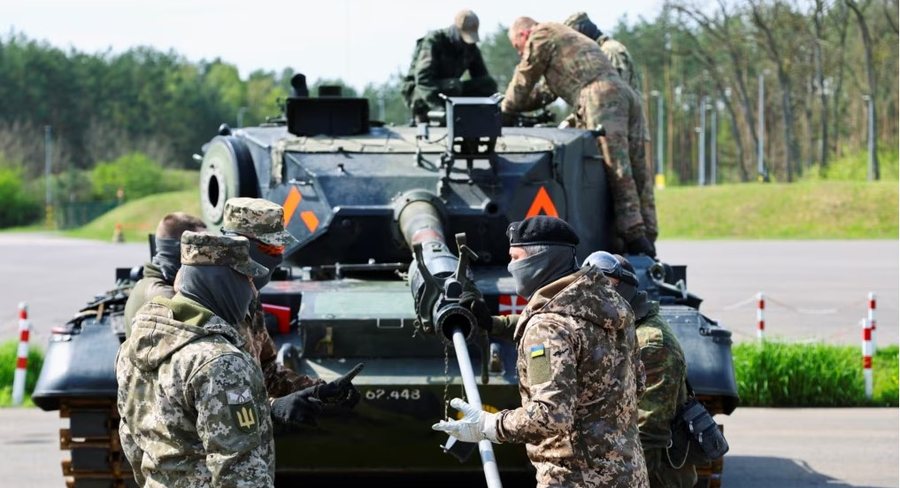 Komisioni Evropian shqyrton mënyrat për lëvizjen e pajisjeve ushtarake në rast lufte