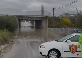 Policia rrit prezencën në rrugë, apel qytetareve për kujdes dhe të shmangin lëvizjet
