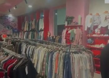 “Outlet” në Yzberisht, zbulohet dyqani me mallra të kontrabanduara, arrestohet administratorja