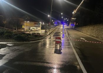 Bllokohet hyrja e Unazës së Pogradecit, Bashkia njofton drejtuesit e mjeteve: Shkak rënia e gurëve, po punohet