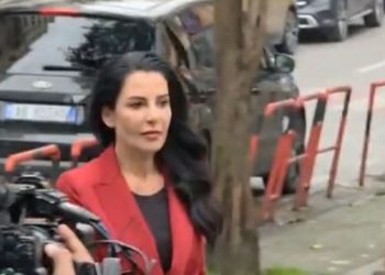 U pezullua nga detyra, Belinda Balluku mbërrin në GJKKO (VIDEO)