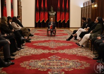 “Jeni ylli shqiptar që shkëlqen kudo!”/ Presidenti Begaj pret aktivistët e diasporës nga 11 shtete të SHBA