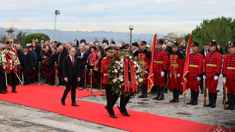 29 Nëntori  Begaj  Mirënjohja ndaj dëshmorëve jo vetëm kujtesë historike  por detyrim për mbrojtjen e lirisë dhe paqes